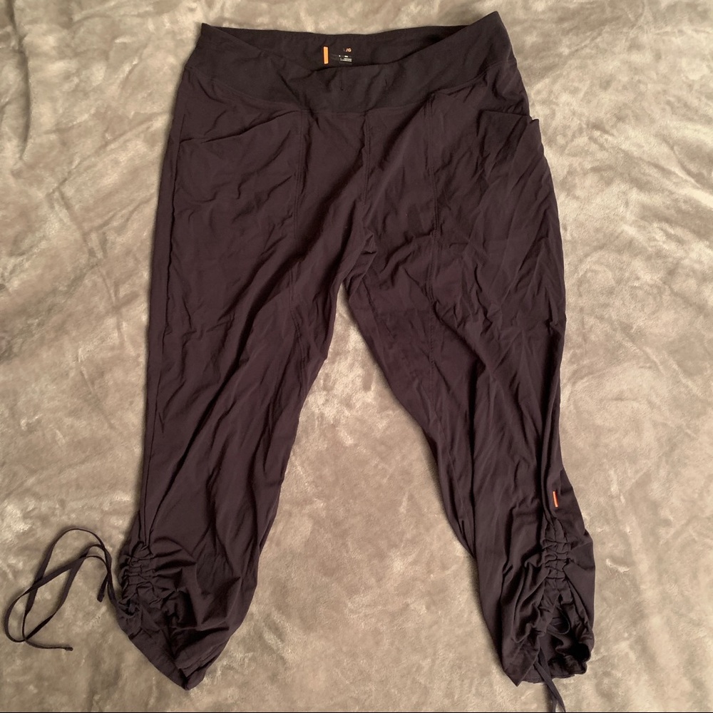Lucy active stretchy workout capris ruched legs